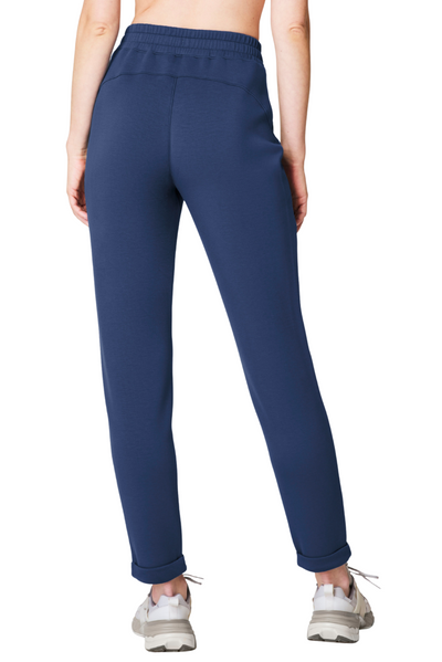 AirEssentials Tapered Pant