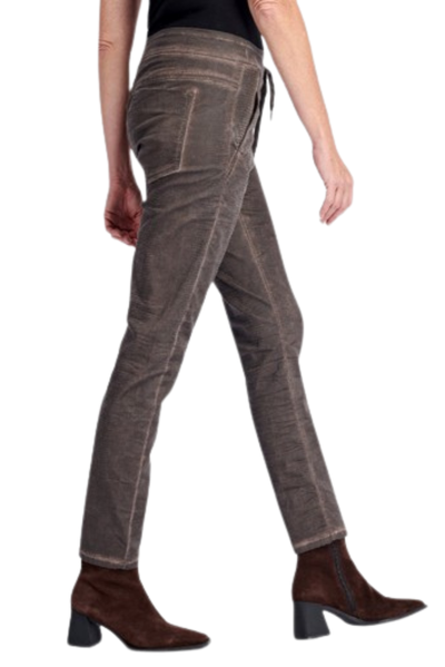 Washed Iconic Stretch Jeans